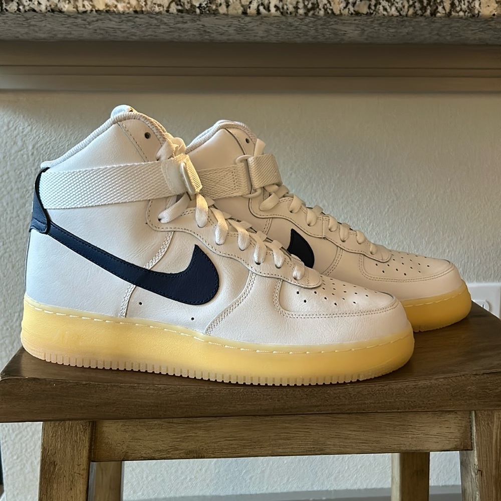 Size 10 Nike Autre Marque Air Force 1 High Top Navy and White